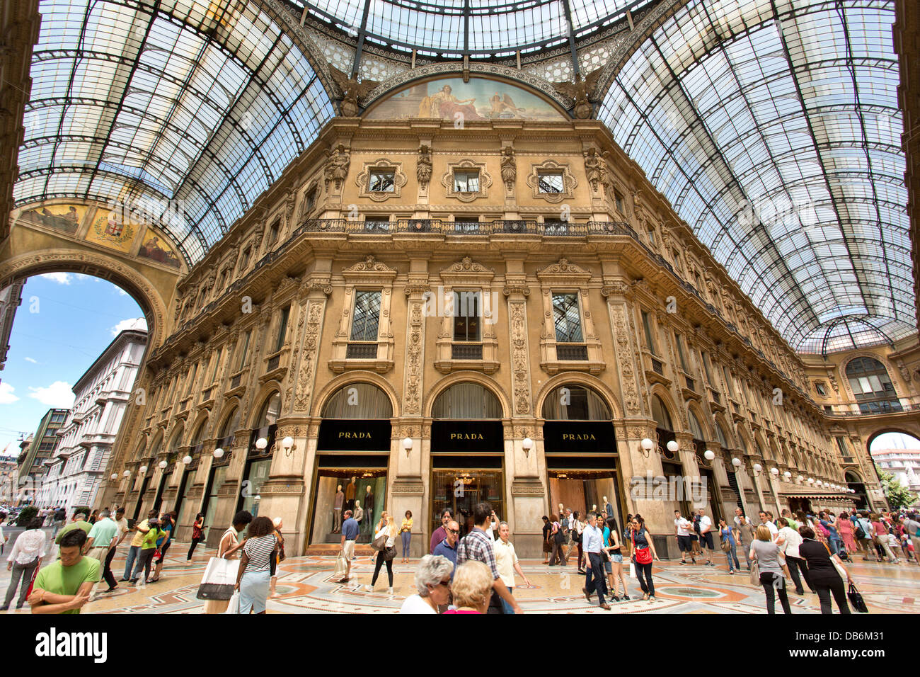 Il principale centro commerciale 'Galleria Vittorio Emanuele 11' a Milano, Italia. Foto Stock