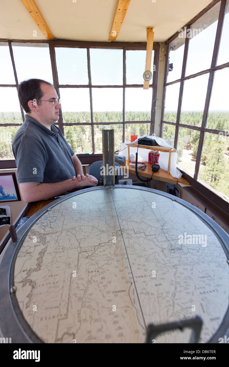 Chris Burns in un duro lavoro in il Grandview Lookout Tower in prossimità del bordo sud del Parco Nazionale del Grand Canyon, Arizona. Foto Stock