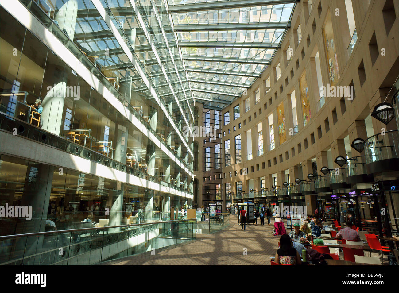 Atrio della Vancouver Public Library ramo centrale nel centro cittadino di Vancouver, BC, Canada Foto Stock