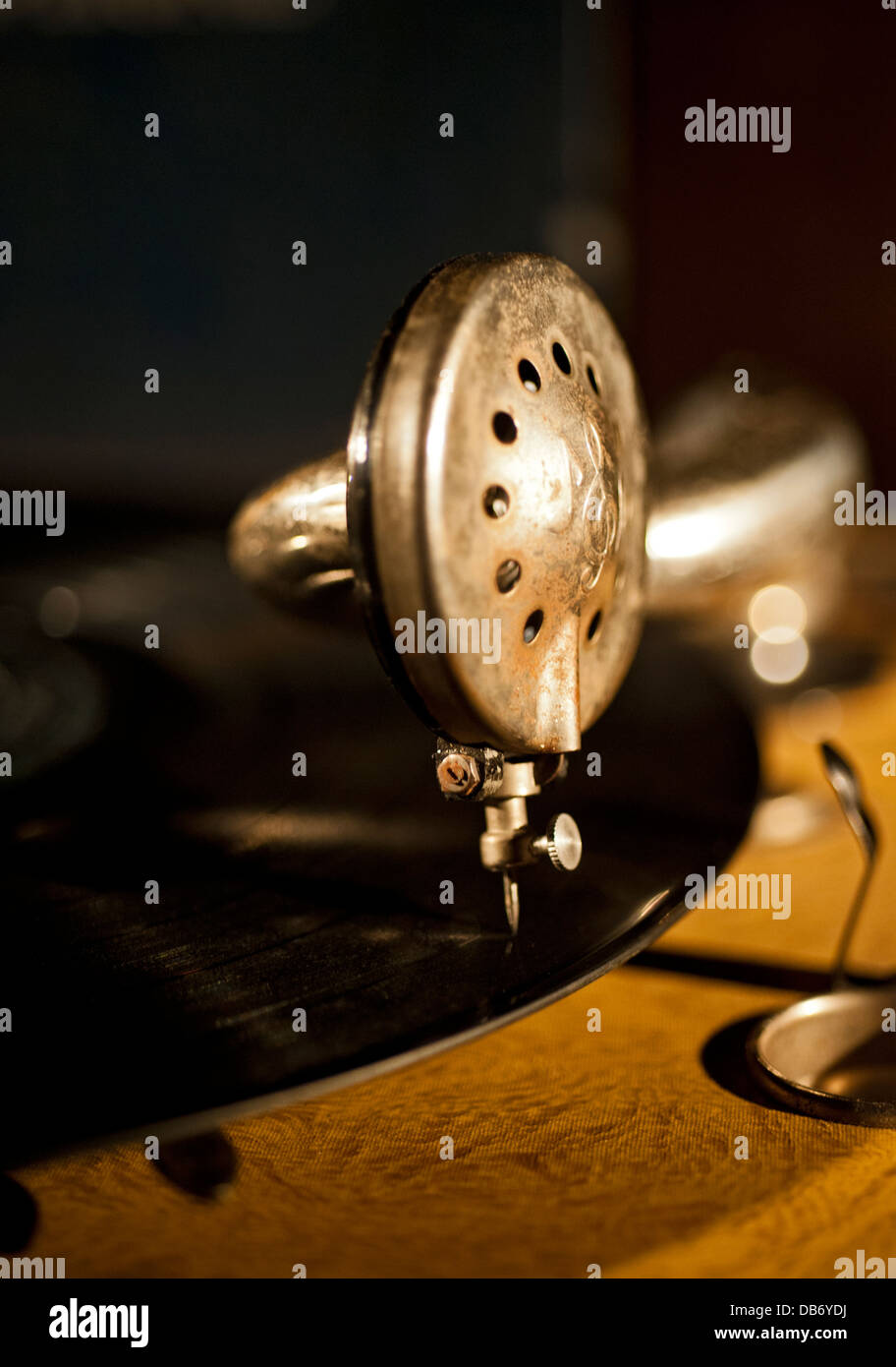 Vecchio lettore di dischi d'epoca (Linguaphone) con ago in lizza Foto Stock