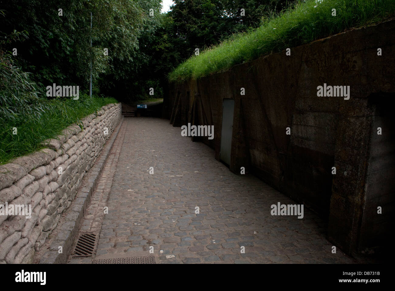 Fattoria di Essex cimitero, Ypres salienti, Fiandre, in Belgio. Stazione di medicazione, sito di John McCrae poesia In Flanders Fields Maggio 1915 Foto Stock