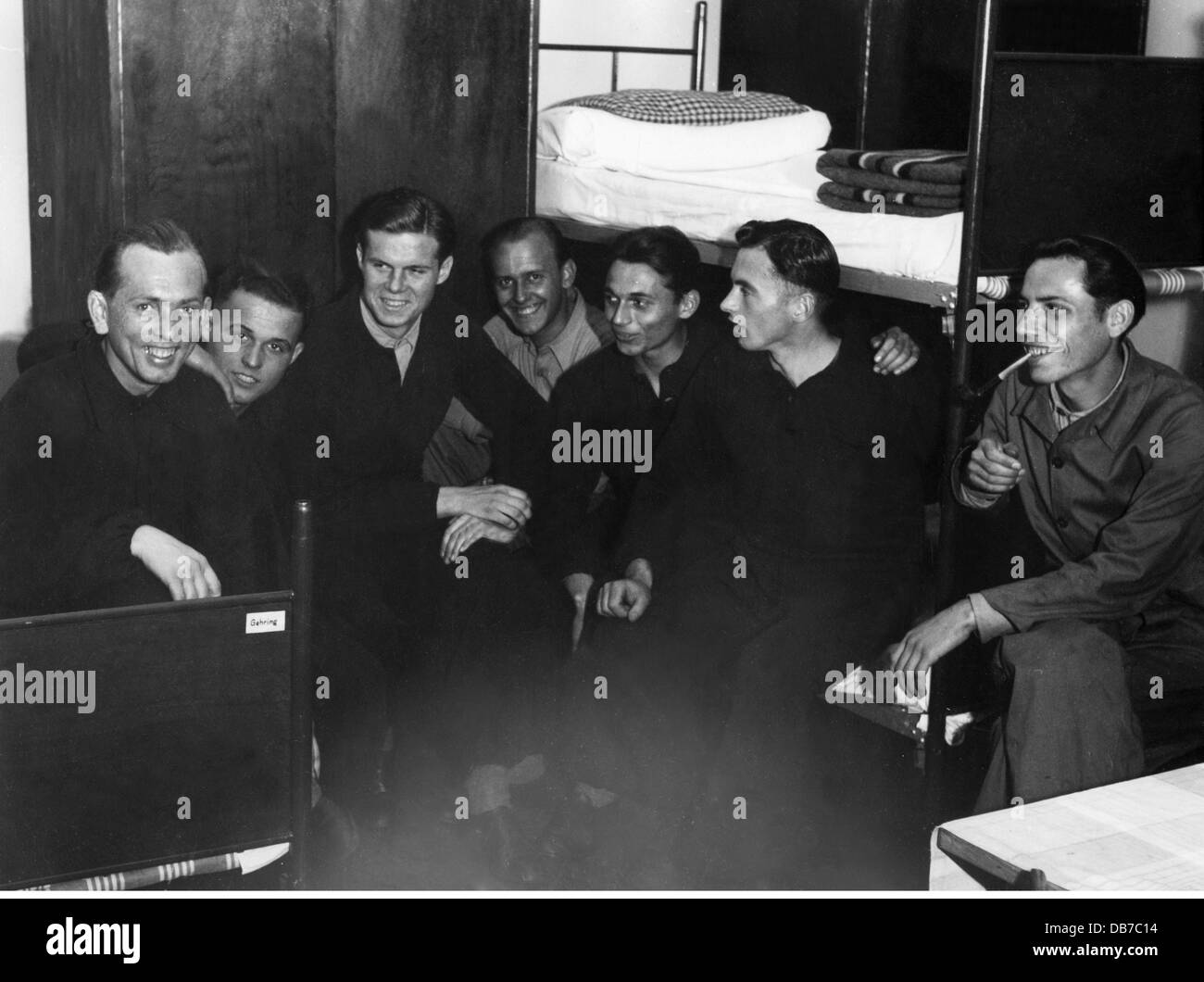 Polizia, Germania, polizia di frontiera marittima (guardia costiera), formazione di polizia di frontiera del mare 1, Neustadt / Holstein, reclutati nella loro stanza, ottobre 1951, diritti aggiuntivi-clearences-non disponibile Foto Stock