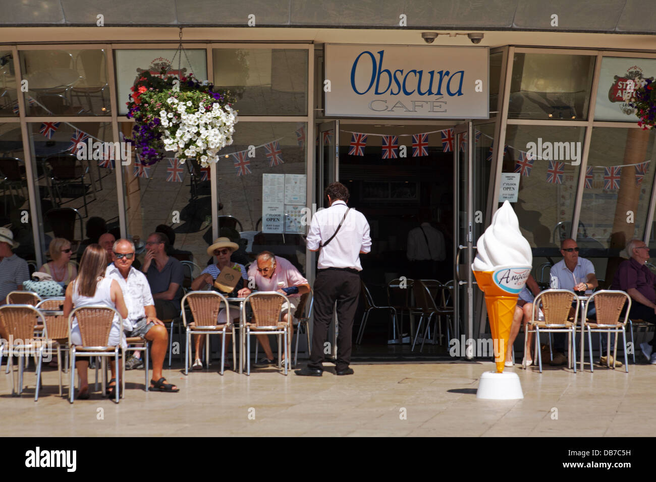 Obscura Cafe a Bournemouth quadrato in luglio Foto Stock