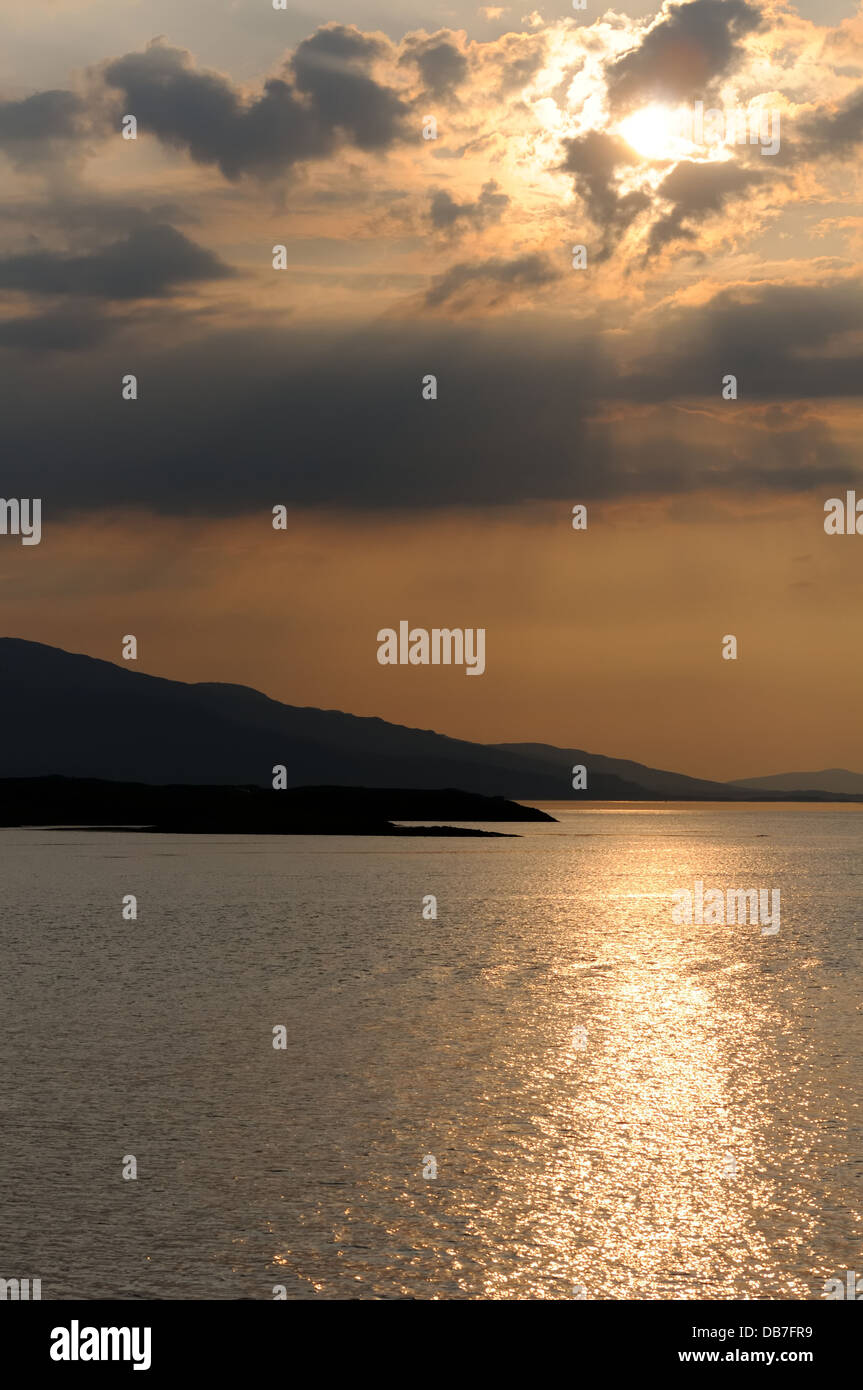 Costa ovest della Scozia tramonto vicino a Oban, in Argyll Foto Stock