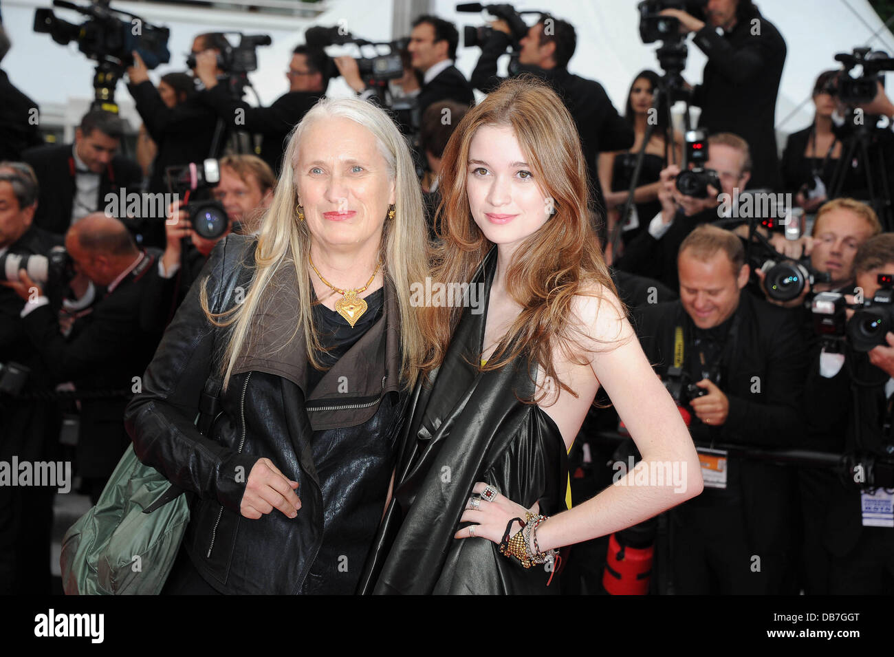 Jane Camion e sua figlia Flora 2011 Festival Internazionale del Cinema di Cannes - Giorno 2 - Sleeping Beauty - Premiere Cannes, Francia - 12.05.11 Foto Stock