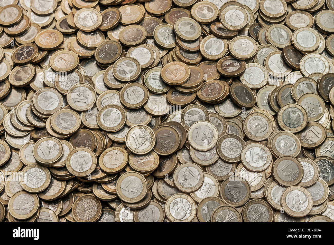 Un mucchio di monete metalliche in euro Foto Stock