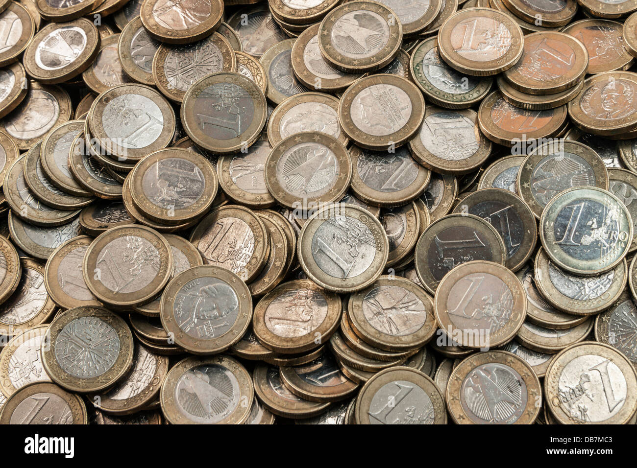 Un mucchio di monete metalliche in euro Foto Stock