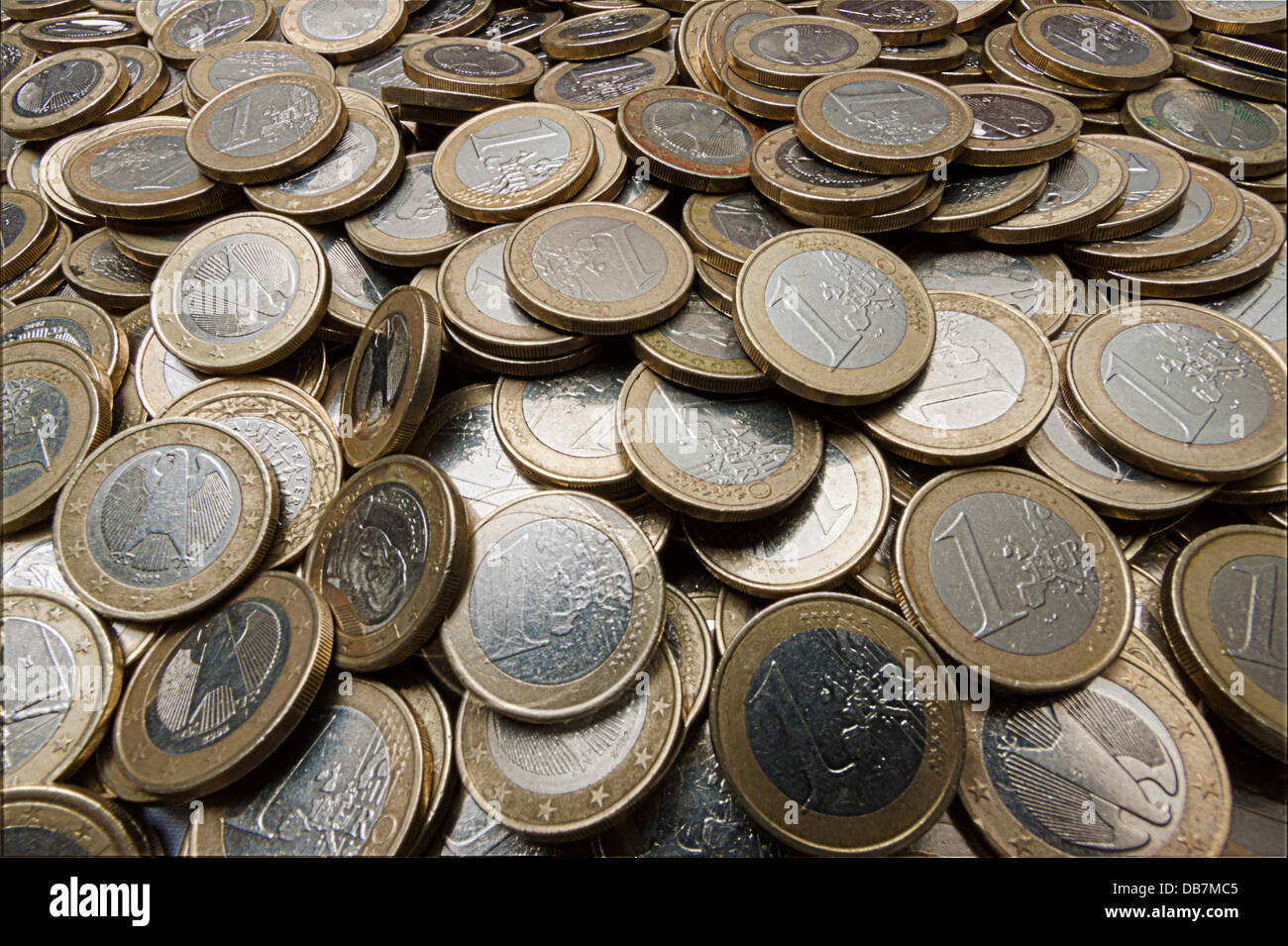 Un mucchio di monete metalliche in euro Foto Stock