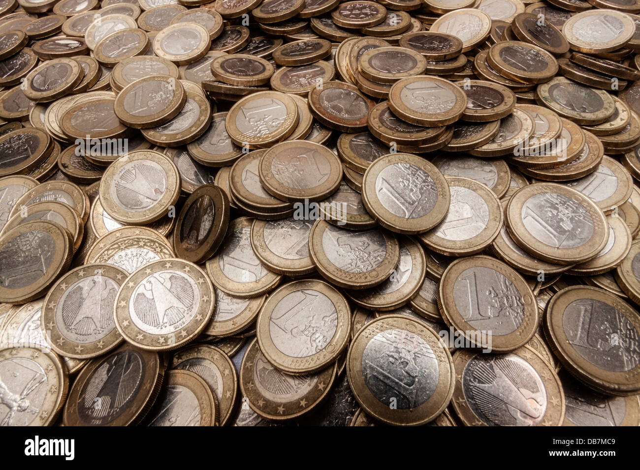 Un mucchio di monete metalliche in euro Foto Stock