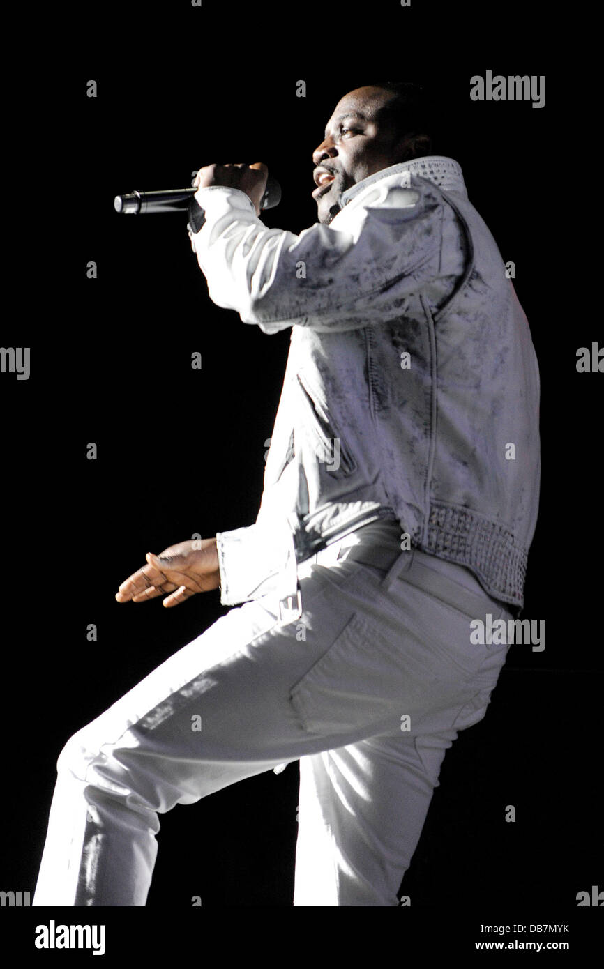 Akon esegue dal vivo presso la Air Canada Centre come opening act per Usher's OMG Tour di Toronto Canada - 14.5.11 Foto Stock