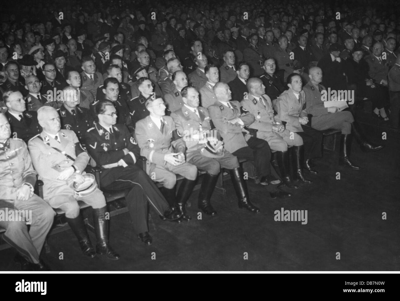 Nazismo / nazional socialismo, evento, apertura della mostra 'Der ewige Jude' 'l'Ebrao eterno', biblioteca del Deutsches Museum, Monaco, Germania, 8.11.1937, diritti aggiuntivi-clearences-non disponibile Foto Stock