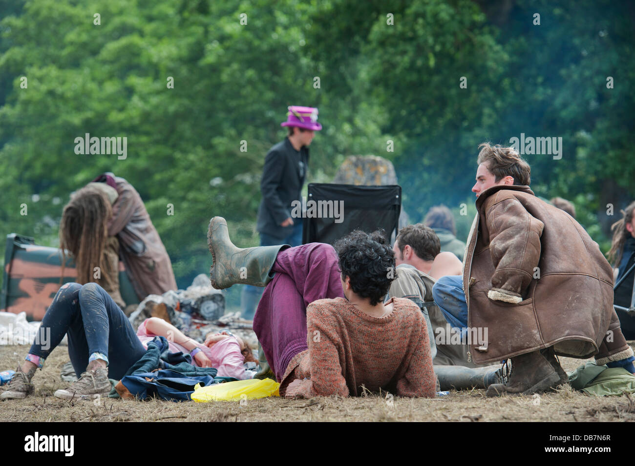 Glastonbury 2013 UK festaioli di svegliarvi al cerchio di pietra Foto Stock