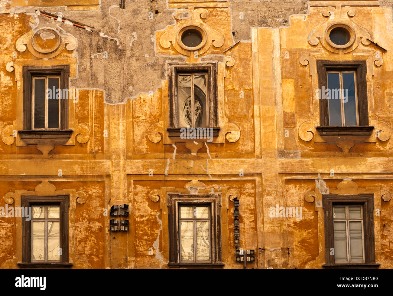 Vecchi facciate di case, Via Duomo Foto Stock