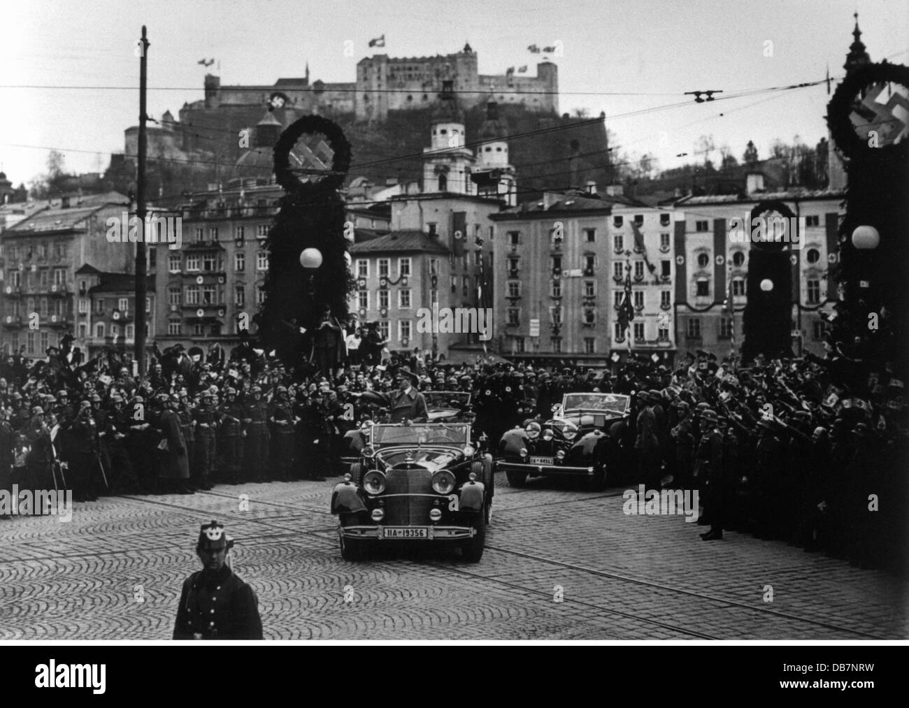 Hitler, Adolf, 20.4.1889 - 30.4.1945, politico tedesco (NSDAP), Cancelliere del Reich 30.1.1933 - 30.4.1945, viaggio attraverso l'Austria, viaggio attraverso Salisburgo, 6.4.1938, Foto Stock
