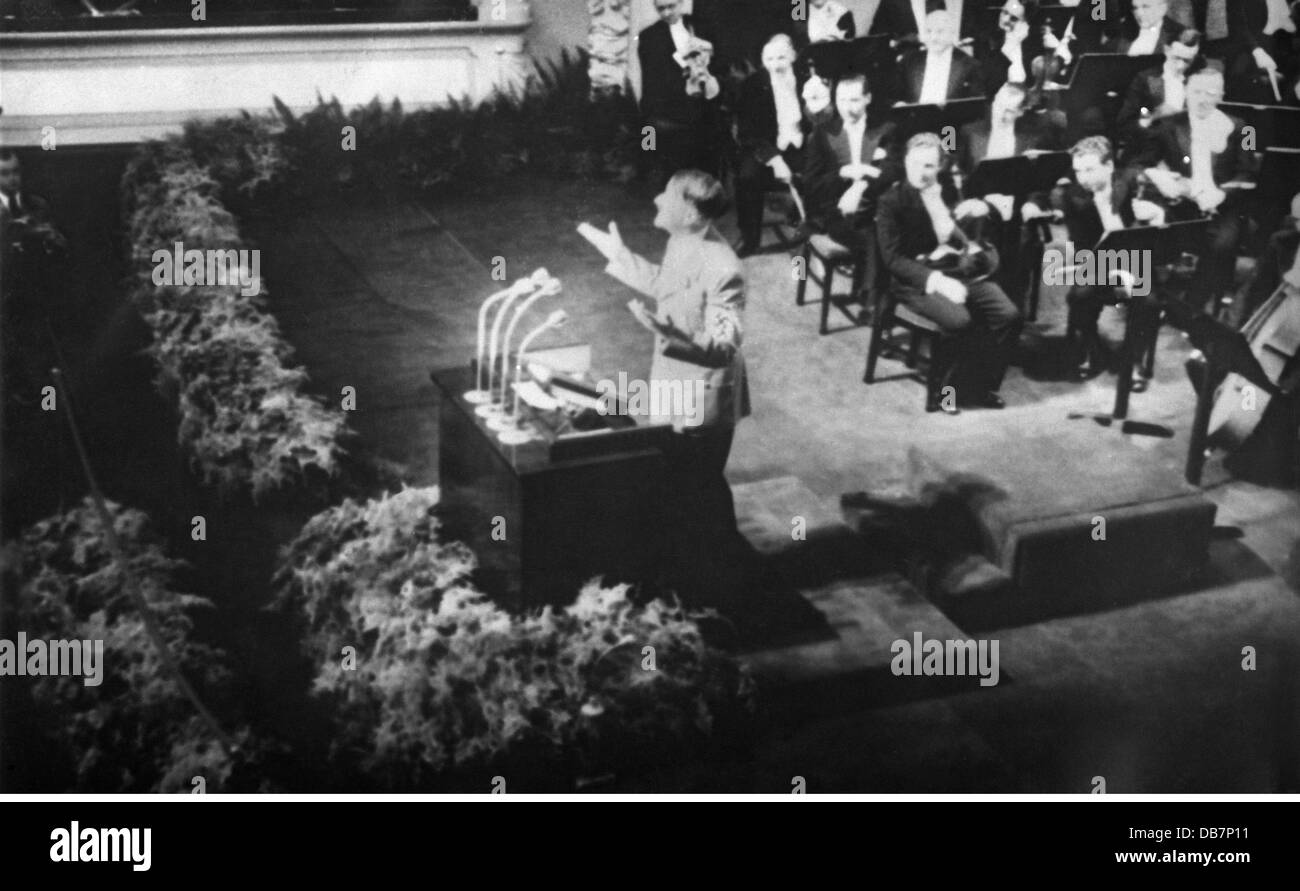 Hitler, Adolf, 20.4.1889 - 30.4.1945, politico tedesco (NSDAP), Cancelliere del Reich 30.1.1933 - 30.4.1945, discorso durante il Congresso della Cultura, Norimberga, 17.9.1938, Foto Stock