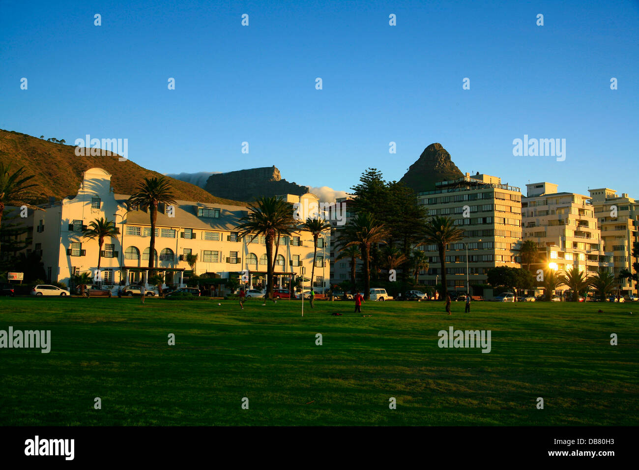 Sud Africa - Cape Town Table Mountain Lions Head montagne Cape Winchester Mansions Hotel sul mare punto spiaggia tramonto Foto Stock