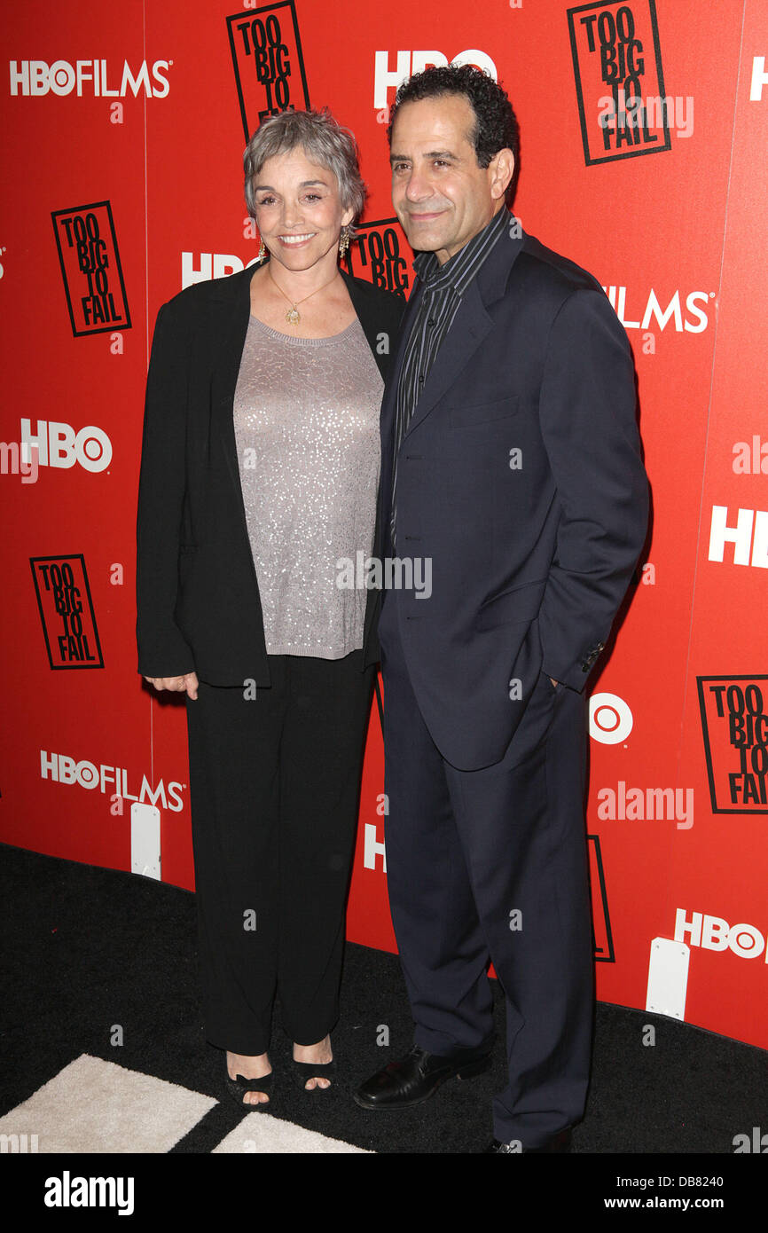 Brooke Adams, Tony Shalhoub HBO presenta la prima assoluta di "Too big to  fail' basato sul libro di Andrew Ross Sorkin presso il Museo di Arte  Moderna. La città di New York,