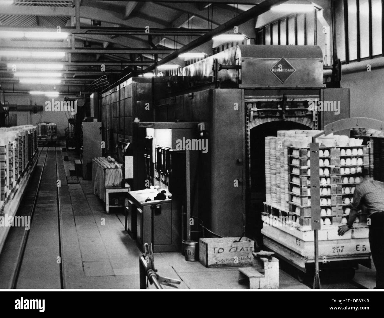 Industria, porcellana, forno a tunnel, Rosenthal, Selb, 1960, diritti aggiuntivi-clearences-non disponibile Foto Stock