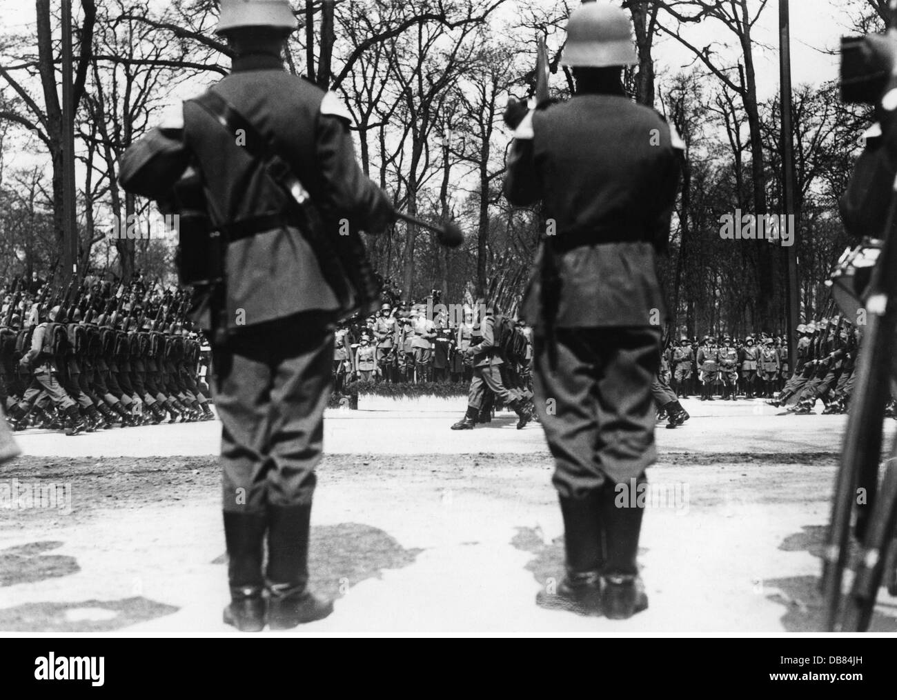 Nazismo / nazionalsocialismo, militare, parate, sfilata il 47° compleanno di Adolf Hitler, Berlino, 20.4.1936, diritti aggiuntivi-clearences-non disponibile Foto Stock