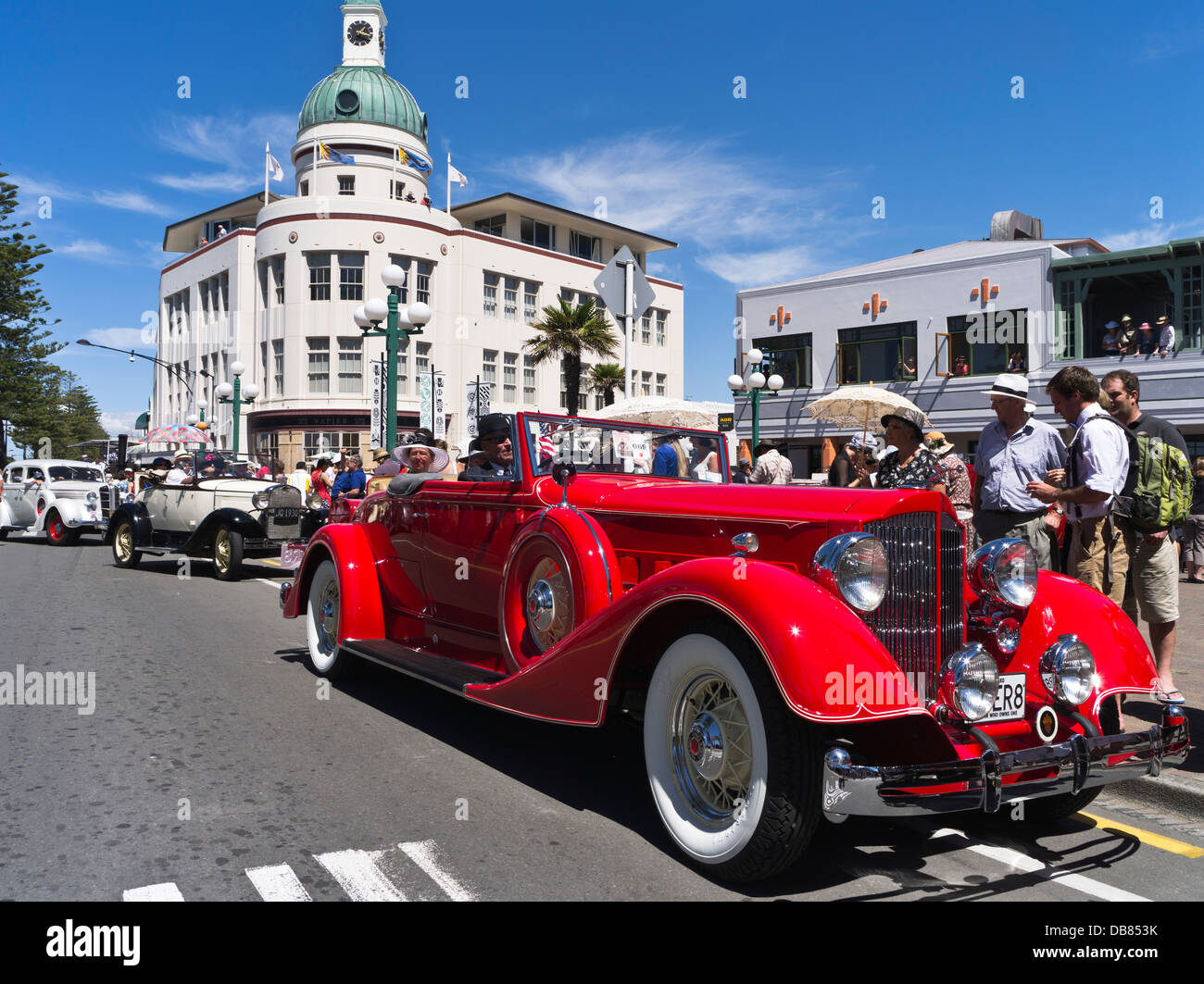 dh Art Deco fine settimana NAPIER NUOVA ZELANDA persone 1930 classico Auto d'epoca Marine parade Dome Cars festival Foto Stock