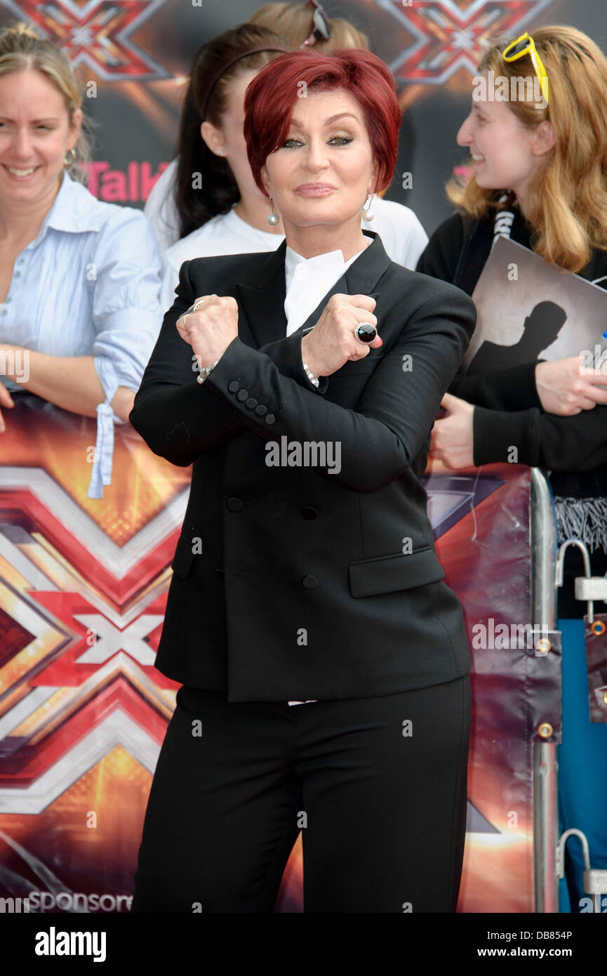 British presenter, Sharon Osbourne arriva per il fattore X, a Londra, Mercoledì 19 Giugno, 2013. Foto Stock