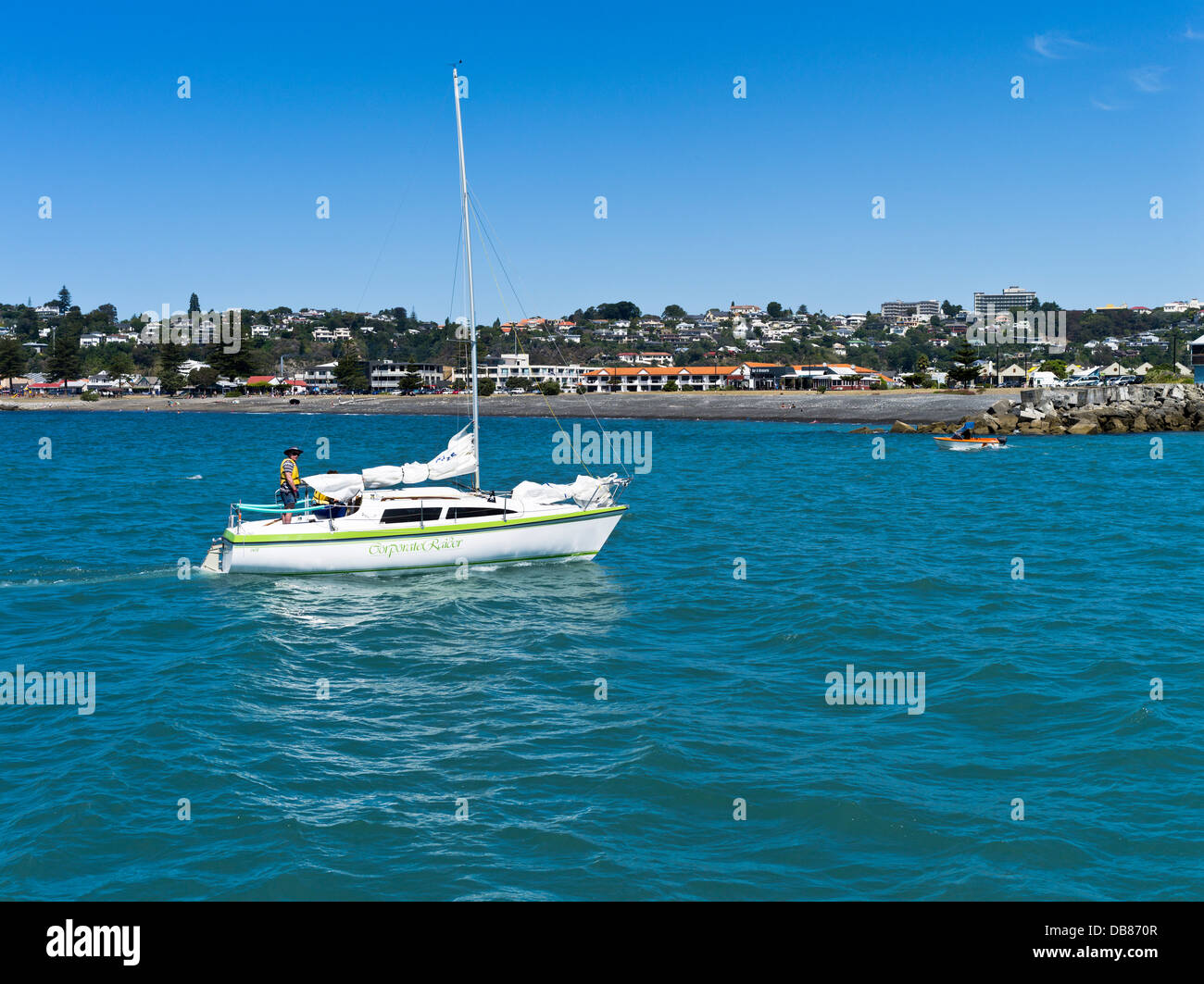 dh Hawkes Bay NAPIER NEW ZEALAND Man yacht entrare Napier porto interno barche a vela tempo libero Foto Stock