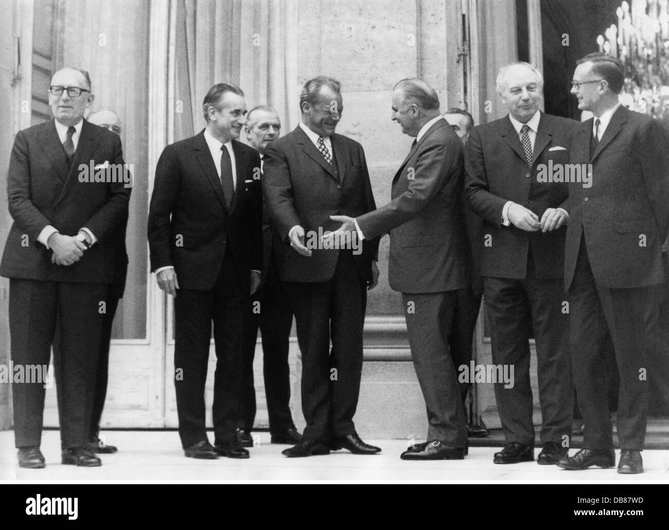 Willy, 18 Dicembre 1913 - 8. 10.1992, politico tedesco (DOCUP), cancelliere federale 21.10.1969 - 7.5.1974, visita in Francia, con il presidente Georges Pompidou, Elysee Palace, Parigi, 30.1.1970, ministro degli Esteri di sinistra Maurice Schumann e primo ministro Jacques Chaban-Delmas, ministro federale degli Affari esteri di destra Walter Scheel e ministro federale dell'Economia Karl Schiller, Foto Stock