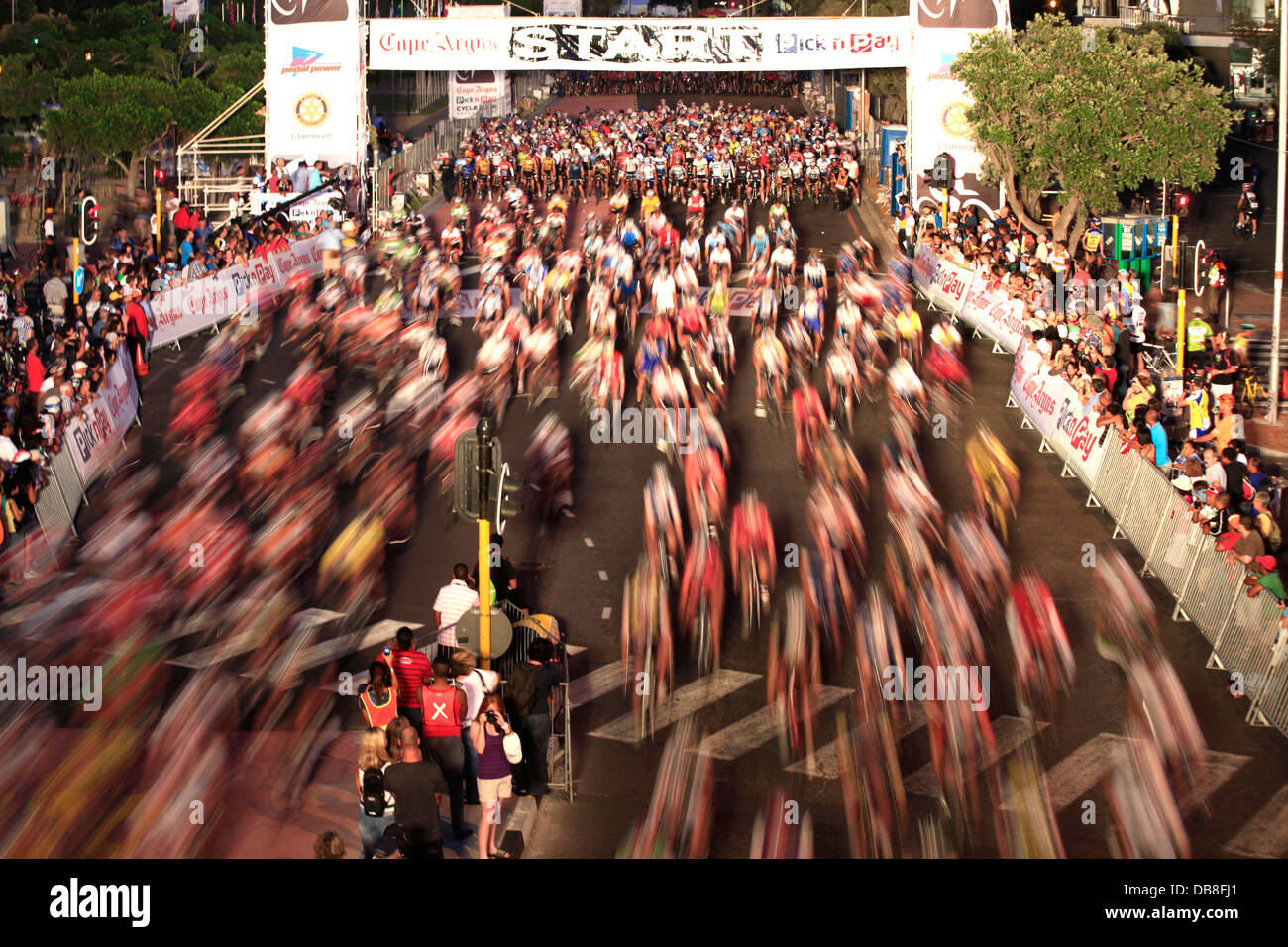 Inizio del Cape Argus Cycle Tour in Città del Capo Foto Stock