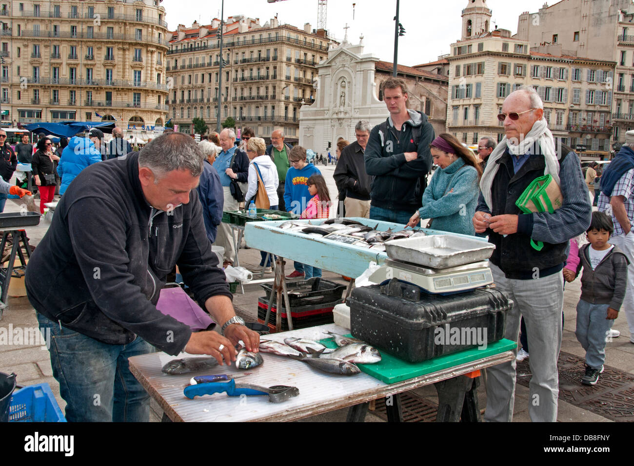 Quai des Belges Marsiglia pesce vecchio pescivendolo vieux port market Francia Foto Stock