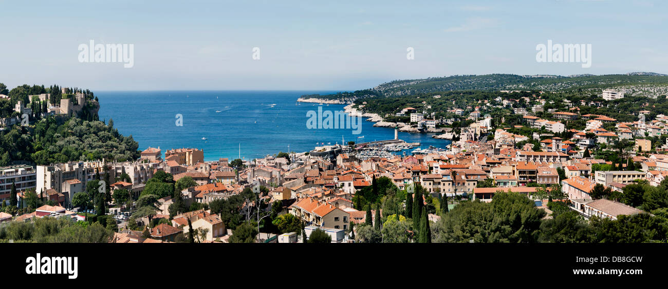 Panorama Cassis vecchio Vieux Port Harbour Provenza Costa Azzurra Costa Azzurra Francia mediterraneo Foto Stock