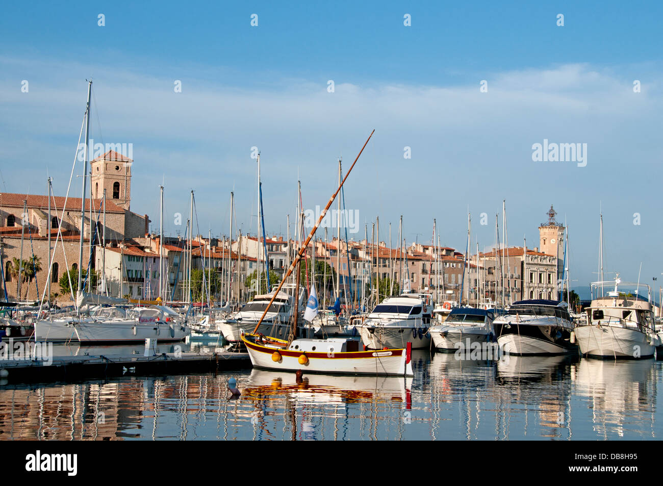 La Ciotat vecchio Vieux Port Harbour Provenza Costa Azzurra Costa Azzurra Francia mediterraneo Foto Stock