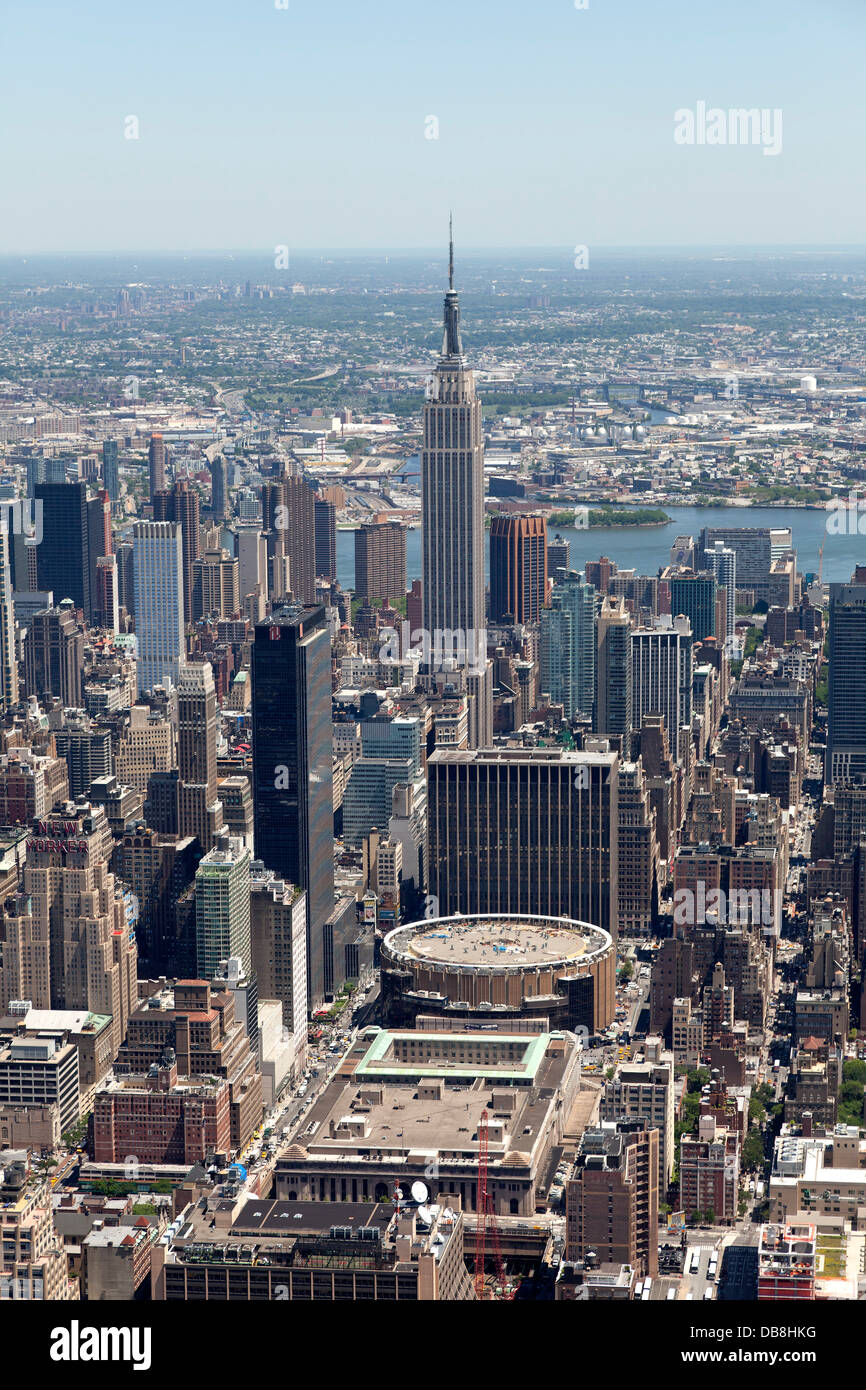 Vista aerea di Manhattan, Madison Square Garden e l'Empire State Building, New York City Foto Stock