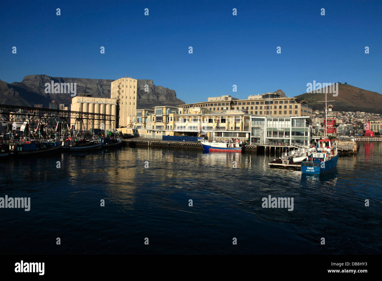 Nelson Mandela centro Gateway e Table Mountain e Lungomare Victoria and Alfred, V&A Waterfront, Città del Capo Foto Stock