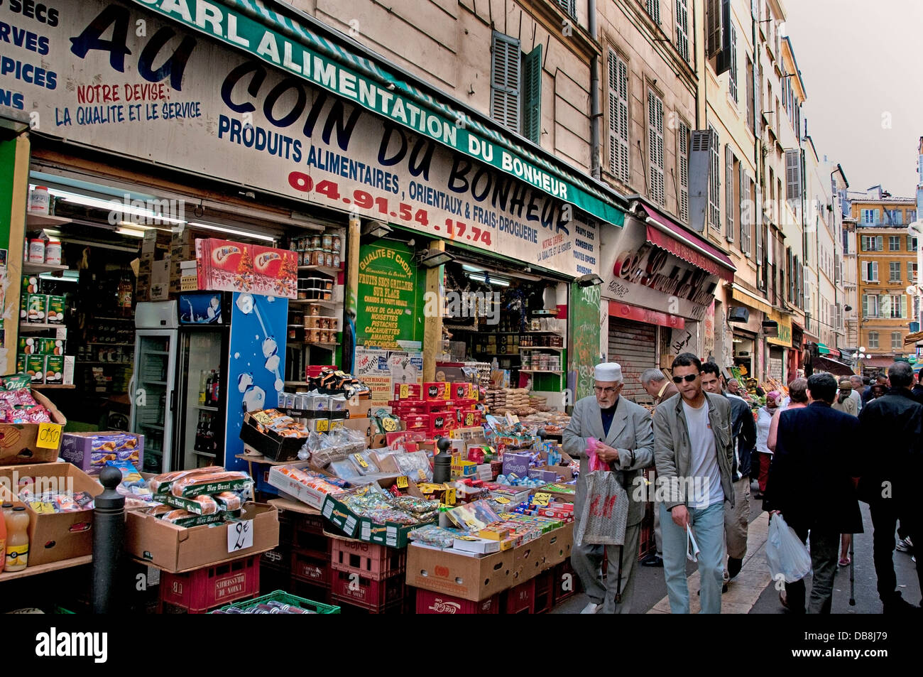 Marsiglia Noailles francese della città quartiere arabo mercato alimentare a nord del Vieux Port Francia - Francese Foto Stock