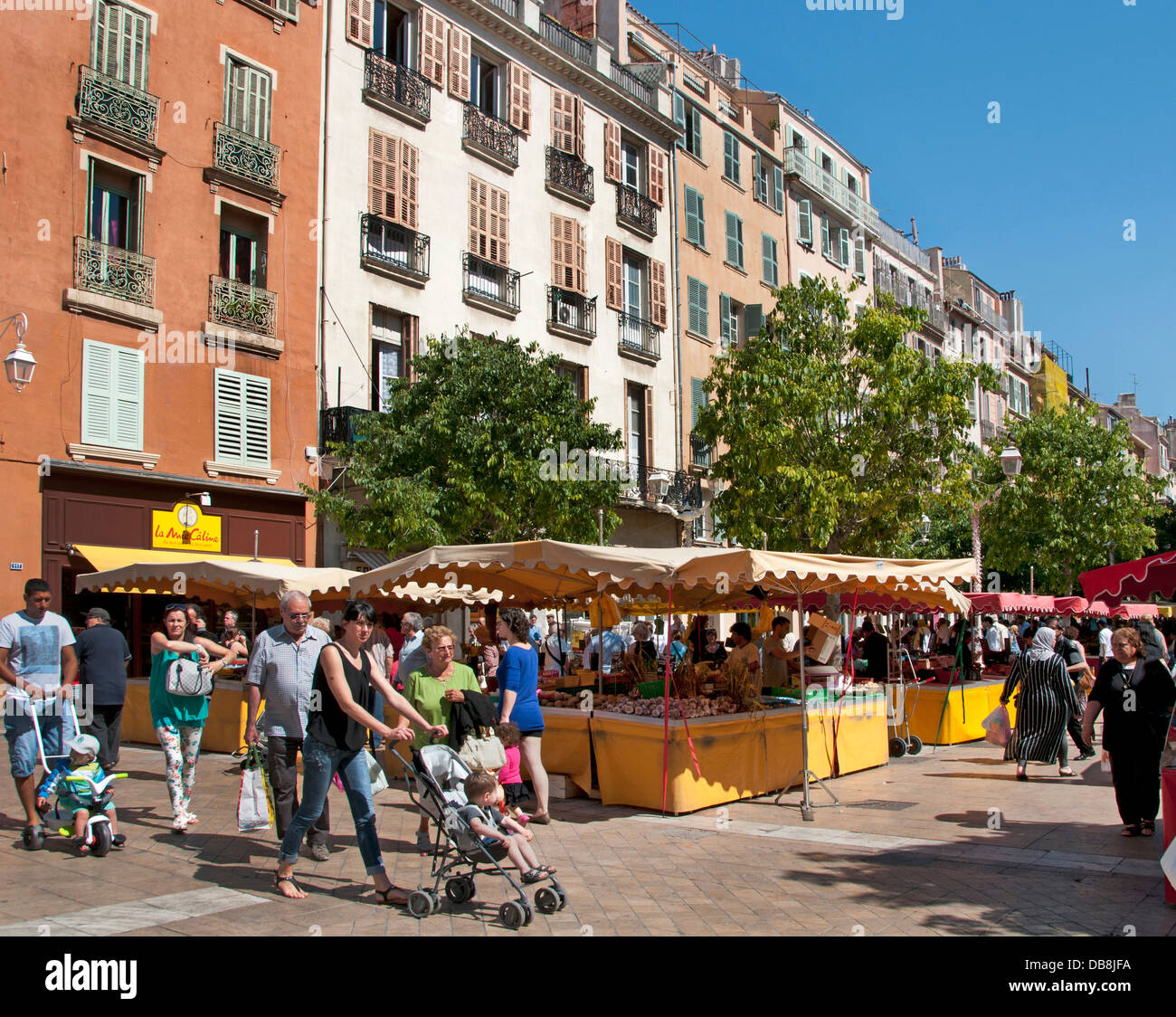 Marche Cours Toulon Farmers Market aperto Tolone Francia Costa Azzurra mediterraneo Foto Stock