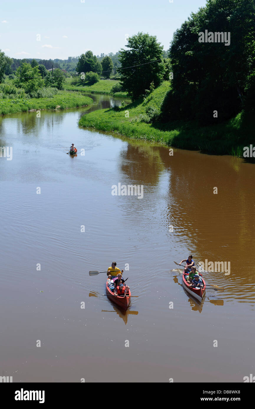 Canoa sul fiume Abava in Sabile, Lettonia, Europa Foto Stock