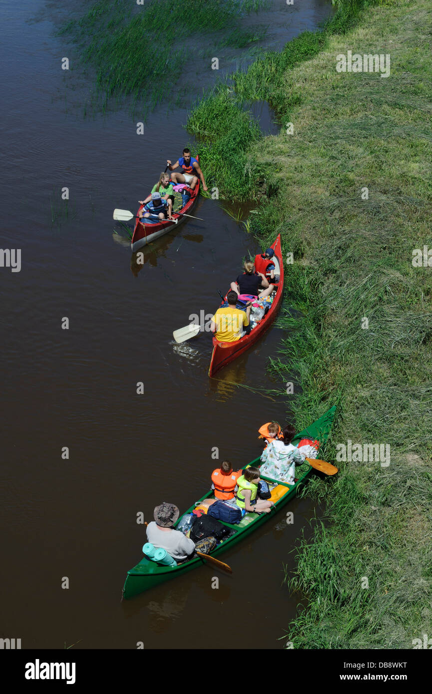 Canoa sul fiume Abava in Sabile, Lettonia, Europa Foto Stock