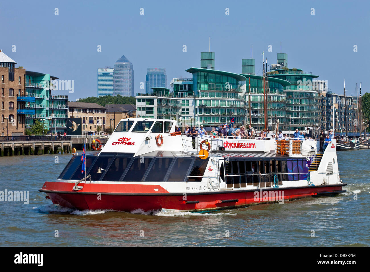 Il fiume Tamigi Cruiser, Londra, Inghilterra Foto Stock