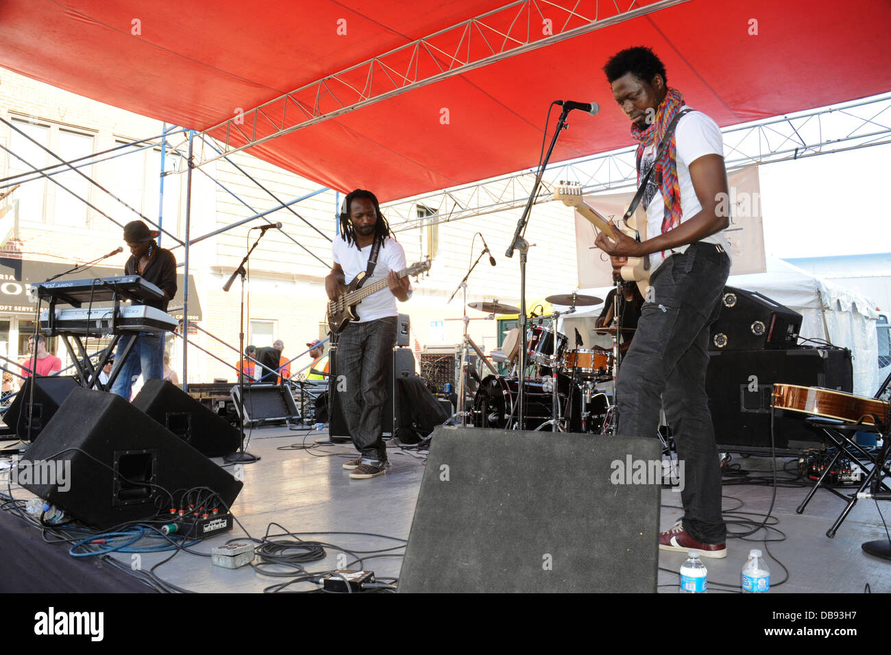Celebrare Clark Street Festival, Rogers Park quartiere festival etnico in Chicago, Illinois. Un gruppo musicale dal Ciad Foto Stock