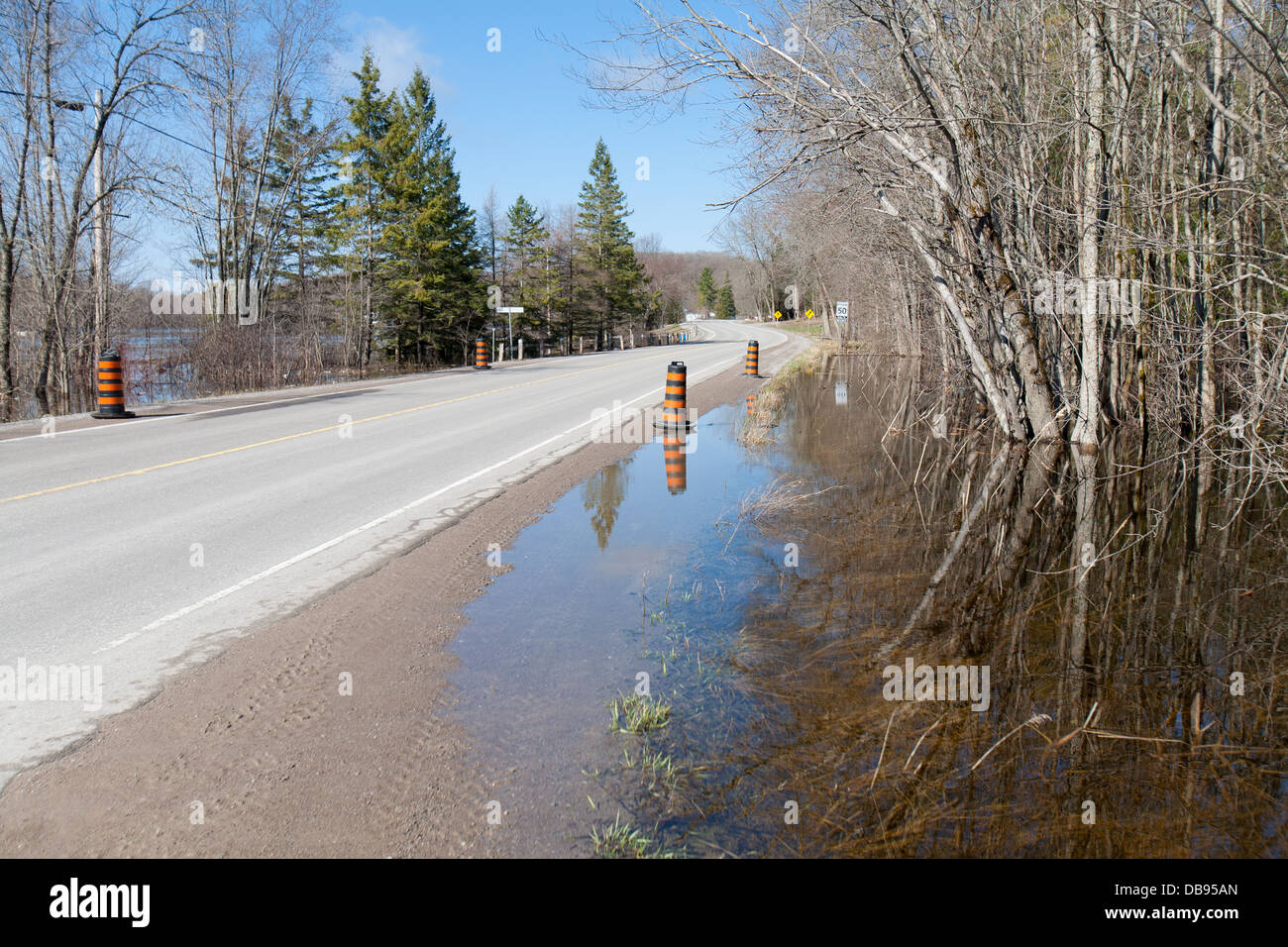 Acqua crest banche e quasi inondazioni hi-modo 45. Foto Stock