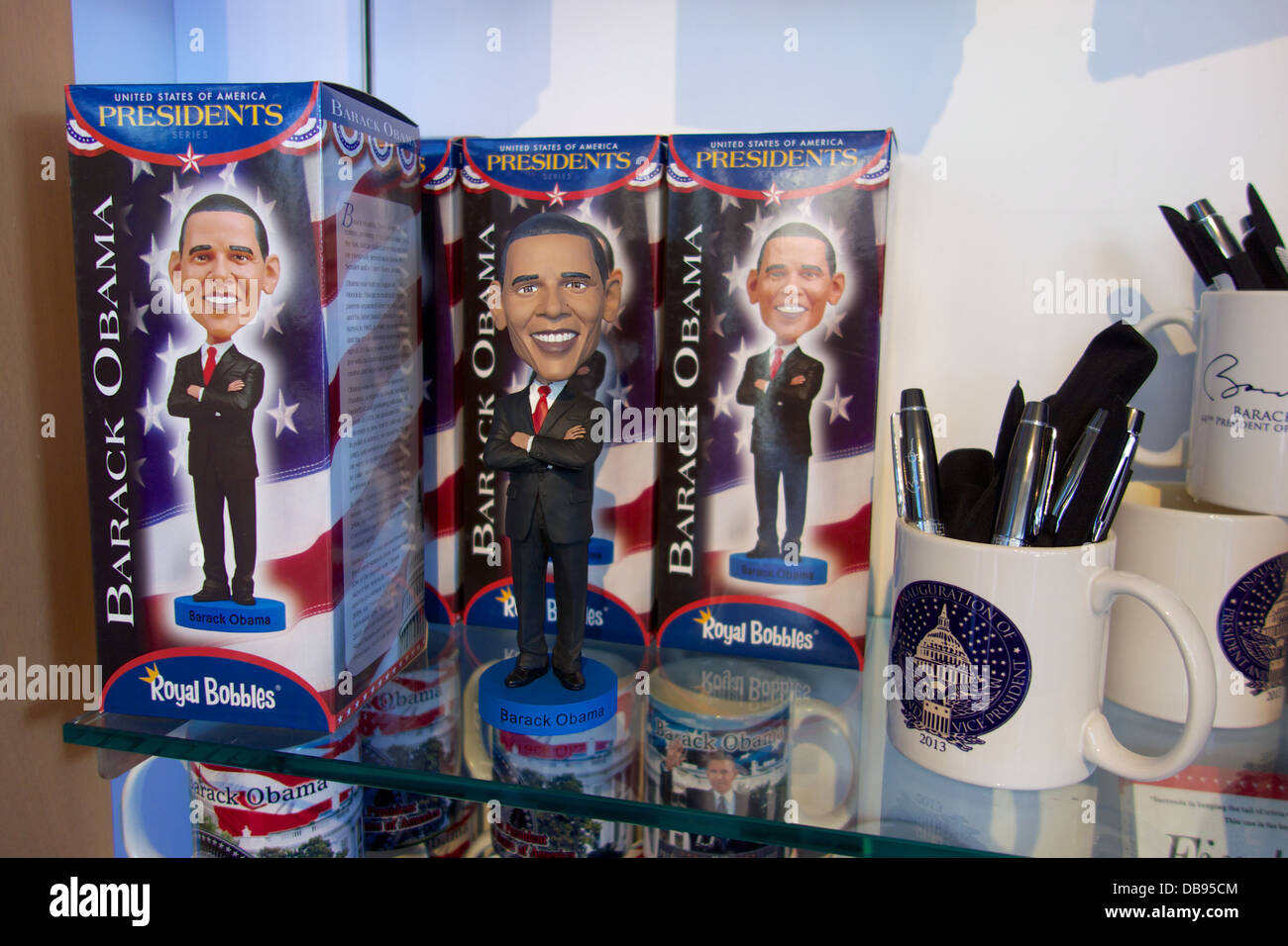 Il presidente Obama bobble head bambole in vendita nel negozio di articoli da regalo. Washington DC. Foto Stock