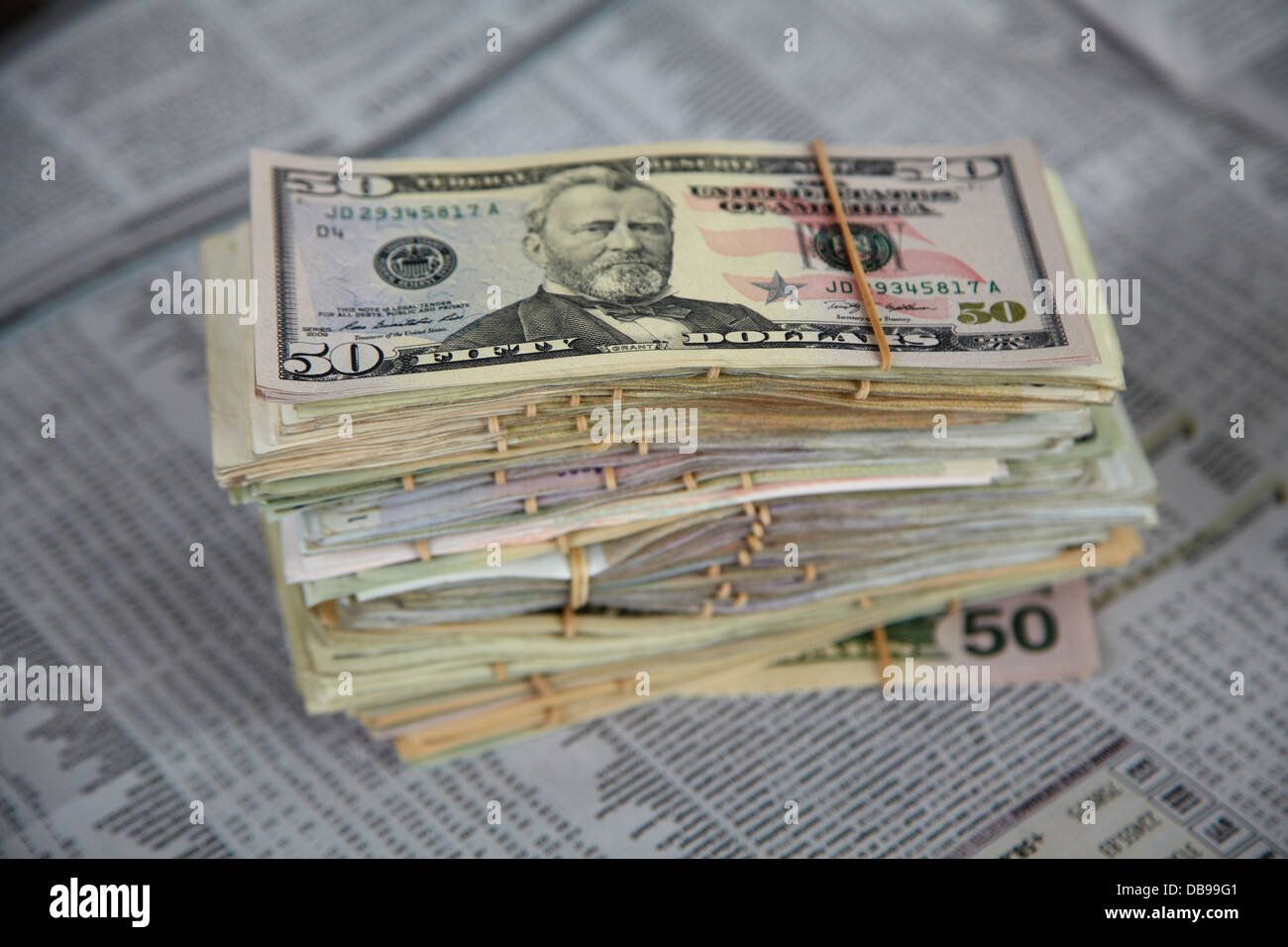 In dollari US e pagine finanziarie nel giornale Foto Stock
