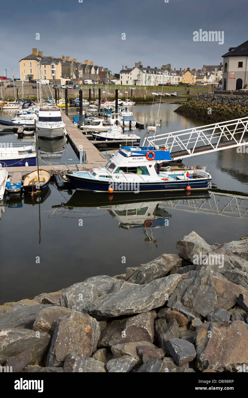 Regno Unito, Galles Ceredigion, Aberystwyth Harbour, barche ormeggiate nella Marina Foto Stock