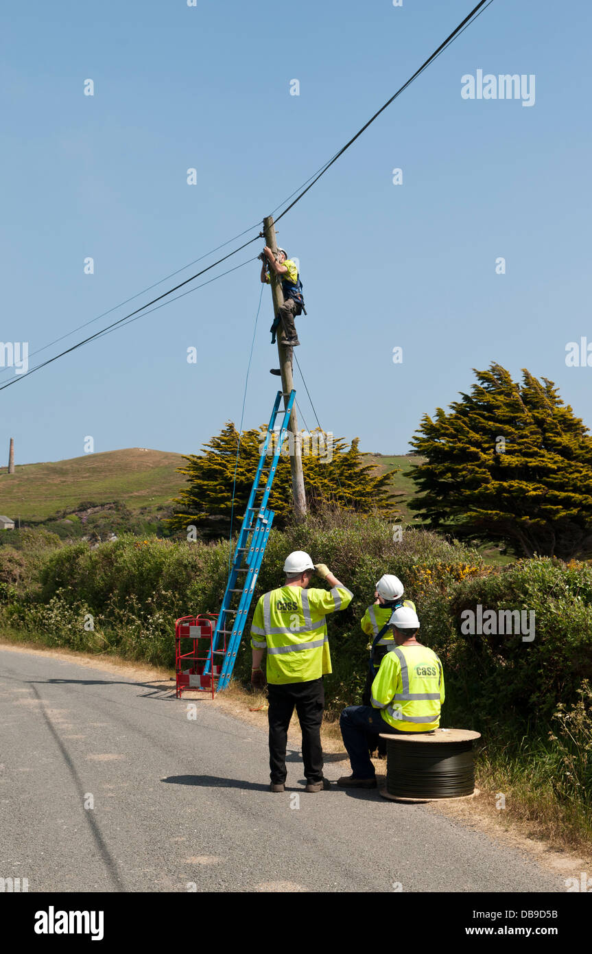 L'installazione di ad alta velocità in fibra ottica ad alta velocità di comunicazione di rete sul Lleyn Peninsula Galles del Nord Foto Stock