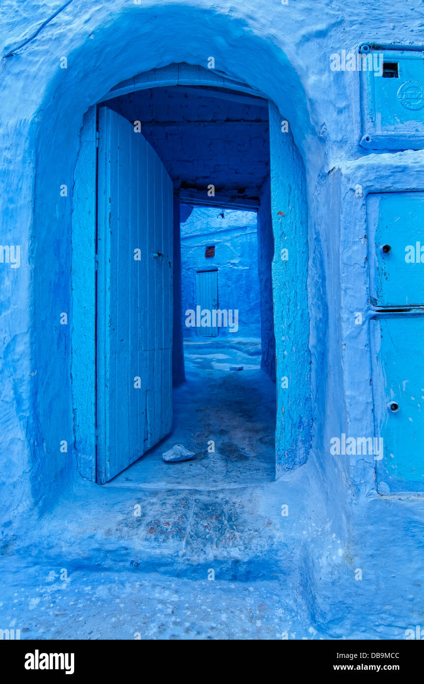 Dipinto di blu casa nella medina di Chefchaouen, Rif regione, Marocco Foto Stock