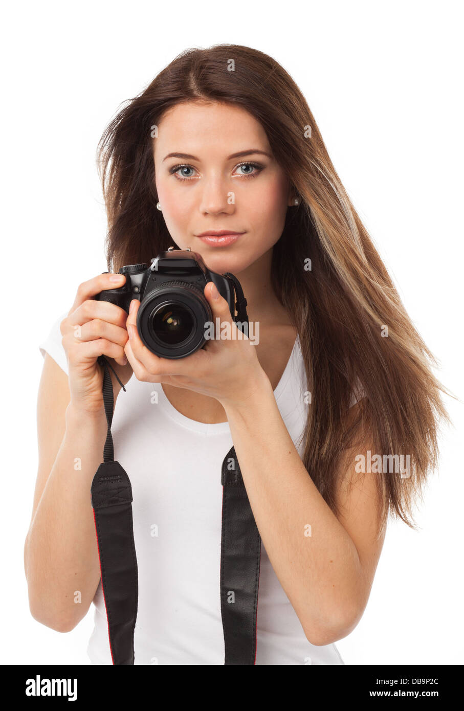 Ritratto di una giovane donna con fotocamera digitale, isolato su bianco Foto Stock