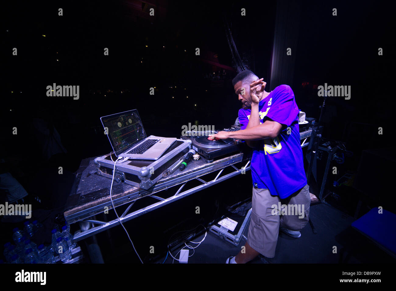 Manchester, Regno Unito. Il 25 luglio 2013. Wu-Tang Clan sono tornati! L'hip-hop leggende da riunire per one-off date nel Regno Unito come rilasciano il loro nuovo album. I concerti a Manchester e Londra segnerà il ventesimo anniversario del loro punto di riferimento album di debutto Enter the Wu-Tang (36 camere). O2 Apollo, Manchester, Inghilterra, Regno Unito. Xxv Luglio 2013 Credit: David Colbran/Alamy Live News Foto Stock