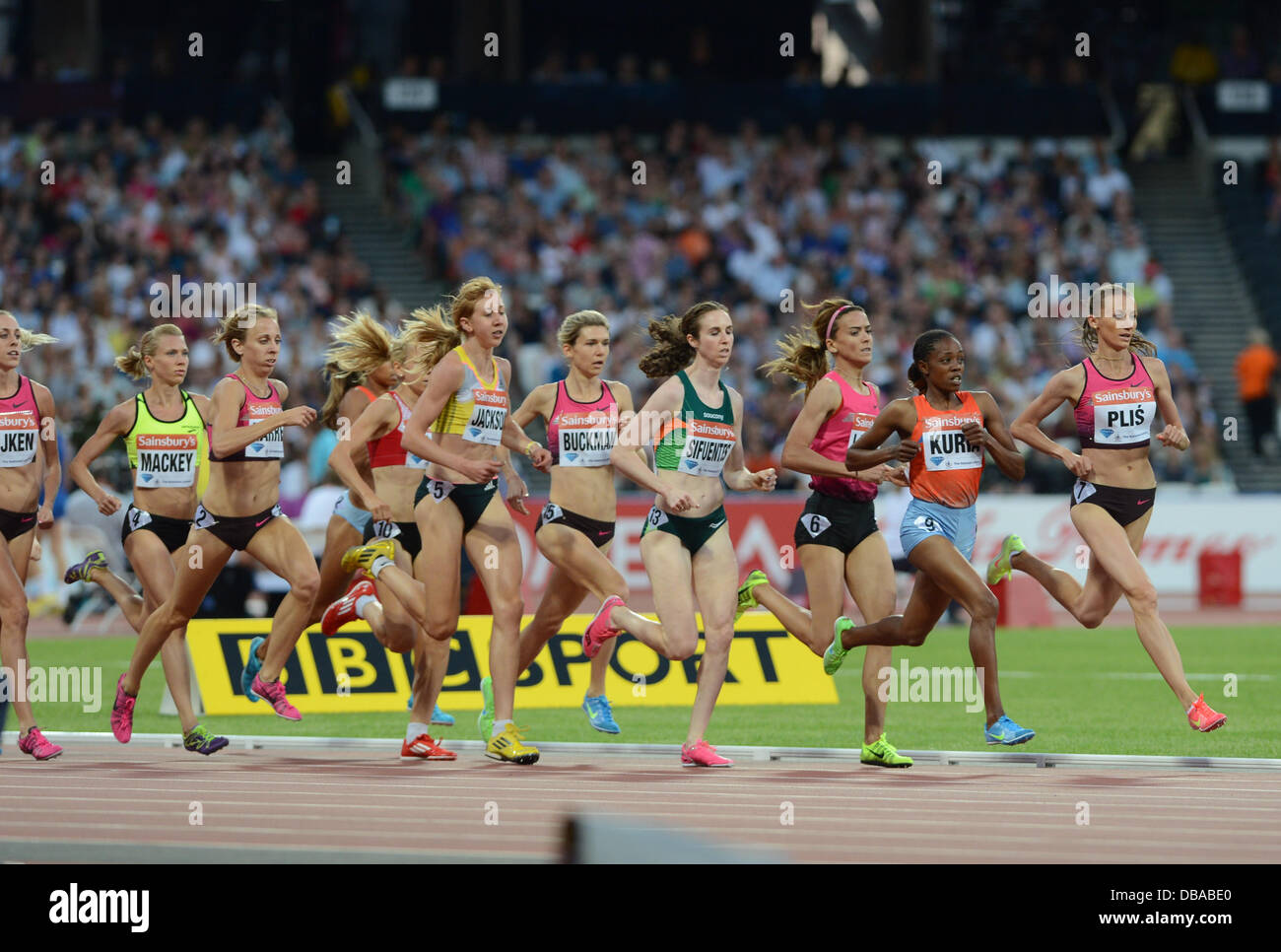 Londra, Regno Unito. 26 Luglio, 2013. Maria Kuria del Kenya sorpassa il campo per conquistare la donna 1500m a Londra anniversario giochi Diamond League meeting di atletica, 26 luglio 2013 Credit: Martin Bateman/Alamy Live News Foto Stock