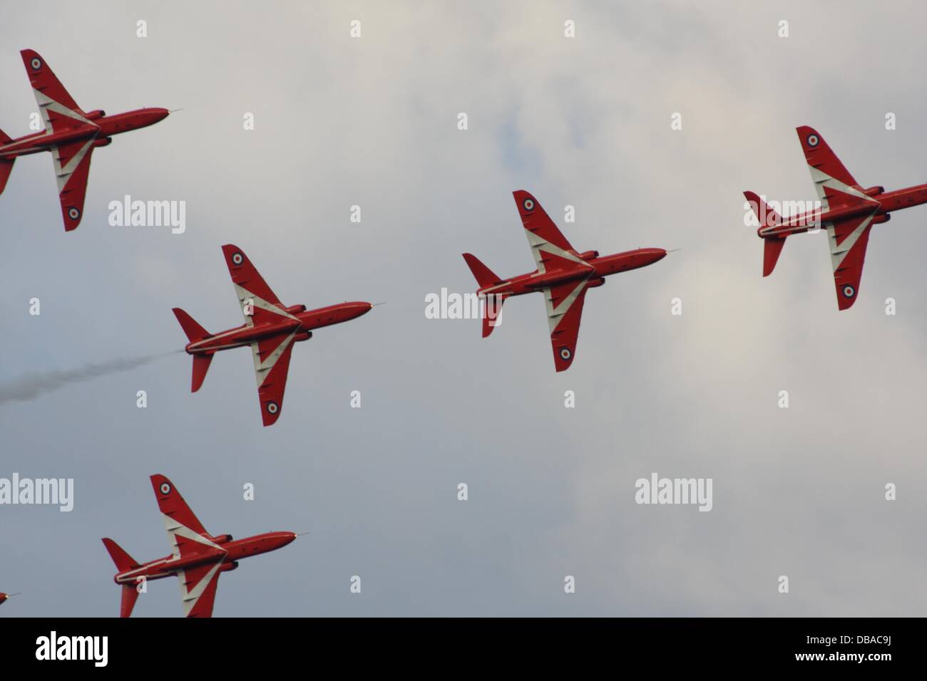 Sunderland, Regno Unito. 26 Luglio, 2013. Royal Air Force frecce rosse display all'Airshow di Sunderland, folle si radunarono per guardare le frecce rosse di dimostrare la loro abilità di volo alla XXV annuale Airshow di Sunderland. Venerdì 26 Luglio, Sunderland in Inghilterra. Credito: Kensplace/Alamy Live News Foto Stock