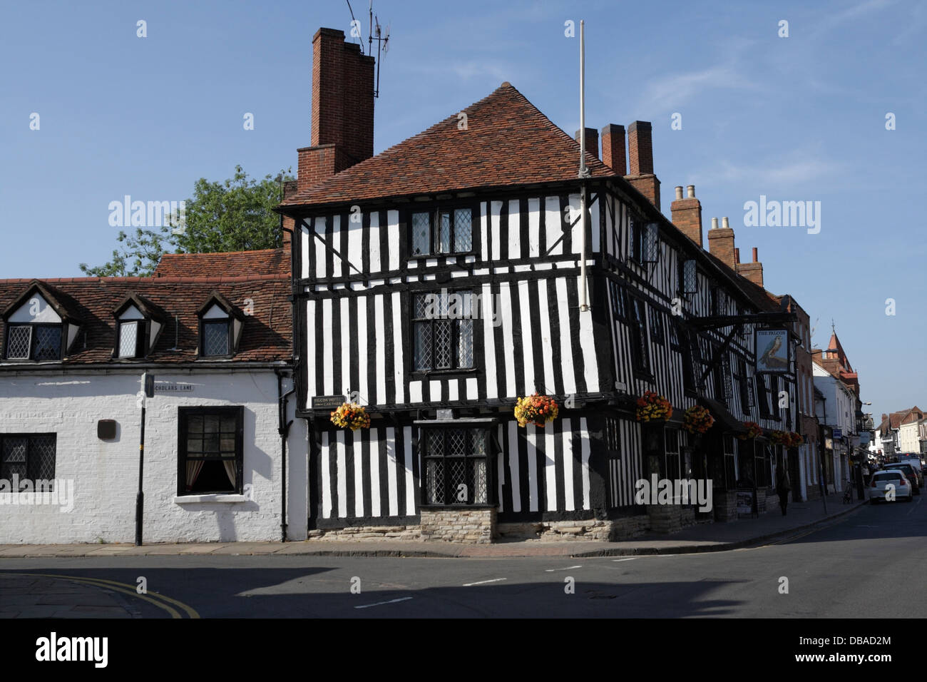 The Falcon Inn on Chapel Street a Stratford Upon Avon Inghilterra Regno Unito, architettura edificio storico in legno, casa pubblica inglese, edificio storico Foto Stock